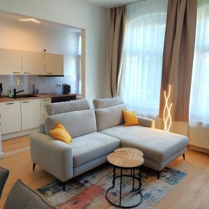 Modernes City Apartment, 4 Pers, Küche, Arbeitsplatz & WLAN, 3min zur TRAM