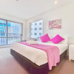 Central 1-Bed Apt Gym & Pool 5min to Harbour
