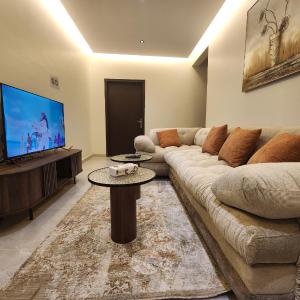 Family-Friendly 2BR Home with Kitchen - Al Munsiyah