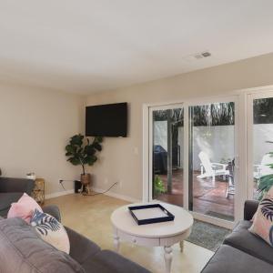 Spacious Villa Walk to Coligny Beach