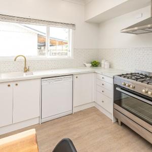 Luxury Living Central College Estate Springvale