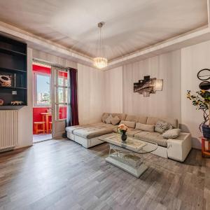 Serenity Family Apartment 2BR, AC and Balcony in Buda