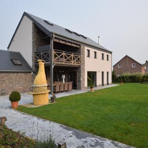 Grandeur Villa with Sauna & Jacuzzi in Durbuy
