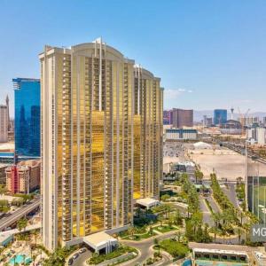 The Esme Suite at MGM Signature 5 MIN WALK FROM F1 GRANDSTAND Located at Tower 2