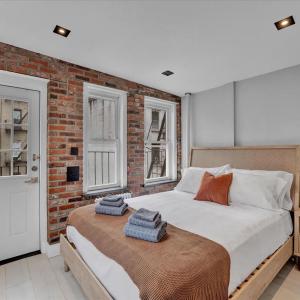 SoHo Designer 2BR w balcony