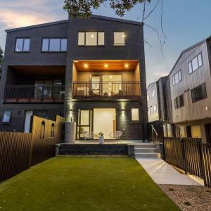Biggest 2 bed in Pt Chevalier