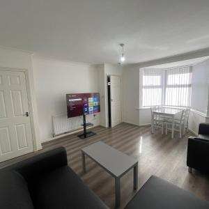 3 Bedroom House near M6, Aston Villa, Star city