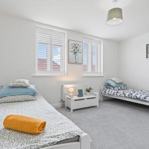 53 Stylish 4 Bed Home 2 Full 1 Half Bath Free Parking