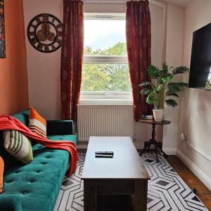 1-Bed flat near West Norwood station