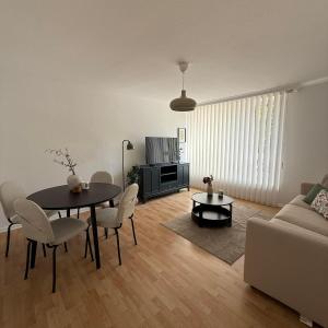 Schöne Wohnung gegenüber Bahnhof