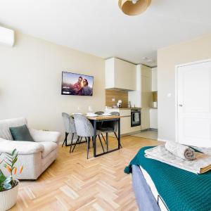 Sunny Sofia Studio with Balcony by Flat Mаnager