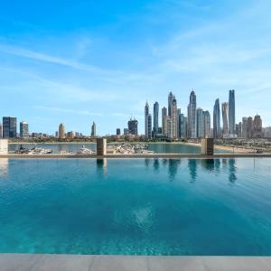 Designer Large 1 BR with Private Beach Infinity pool in Dubai Harbour