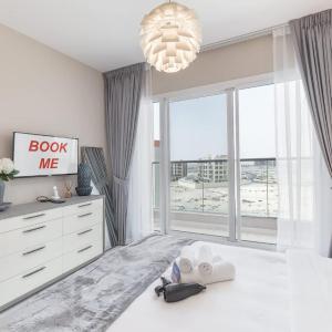 StayShort - Dubai South Studio for 2 with Swimming Pool