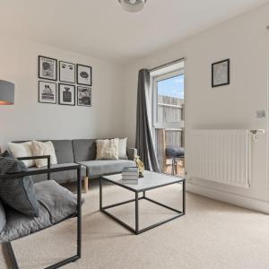 Spacious spotless and comfortable 3 bedroom house in Birmingham city centre with allocated parking and city views