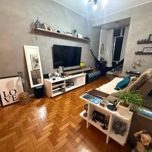 Ap grande e ultramoderno e no ponto estratégico de Copacabana