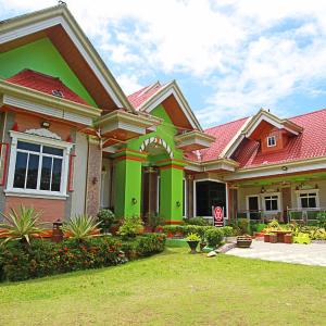 LobocAirbnb Travellers Inn