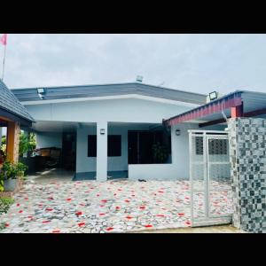 SRH APARTMENT- entire 1 bedroom unit with a kitchen & a bathroom - Walking distance to stores & supermarkets - Nadi International Airport is 3km's away