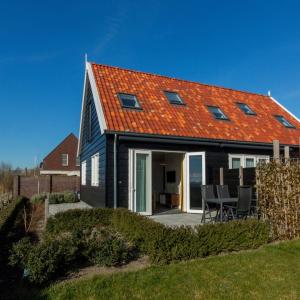 Luxury apartment with sun shower at the edge of the beautiful Oostkapelle