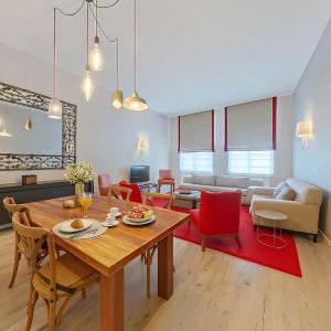 Grand Place Escape spacious 1BR with Charm