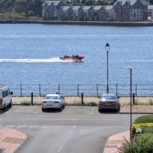 Channel View Apartment Barry Waterfront