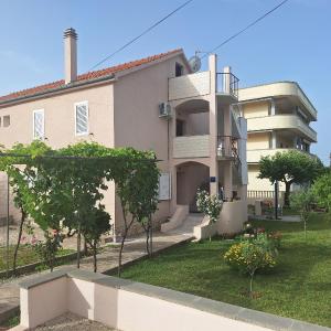 Apartments by the sea Sukosan, Zadar - 6402