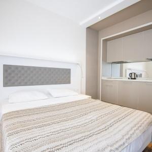 Elegant Apartment with Sea View in Alliance Palace