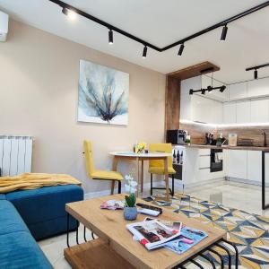 City Oasis near Airport, IEC, Metro station by Keybox