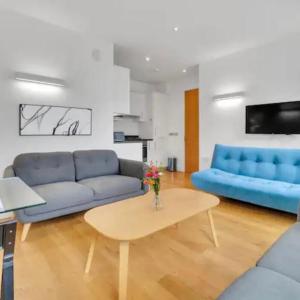 Flat 2 minutes Holborn Station