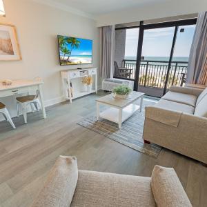 Myrtle retreat w beach access & pools
