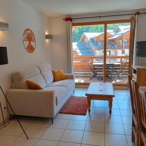 T2 Les orres 1800 pied des pistes avec piscine et sauna