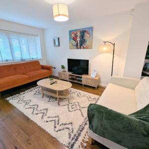 The Eastern Hive - King bed, 3x Parking, Coop Live & Etihad