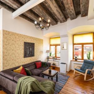 15th Century Flat with Parking, High Ceilings