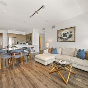 Santa Monica Seaside Haven! Ocean Views, Beach Steps Away and Creative Vibes