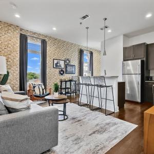 Stylish Midtown Condo Near Vanderbilt & Parthenon
