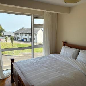 3 Bedroom Home, Walk to Town