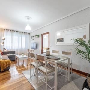 POLITTE amplio apartamento & garaje - el Casco Viejo a tus pies