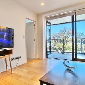 Spacious 2-Bedroom, 2-Bathroom Apartment in Epsom