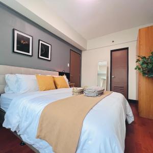 Spacious 1BR with 300MBPS Internet near High Street BGC