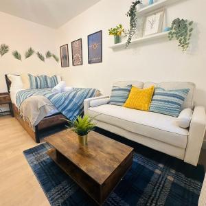 R2 - Elegant Private Room with Kitchenette near QE Hospital Harborne