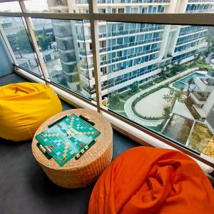 Azure Staycation with Pool View, Wifi and Netflix