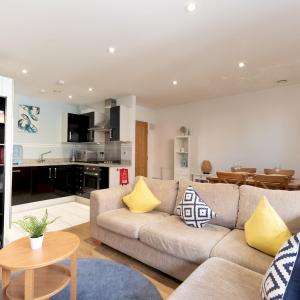 2 Bed 2 Bath Cosy & Modern Greenwich Retreat Pass The Keys