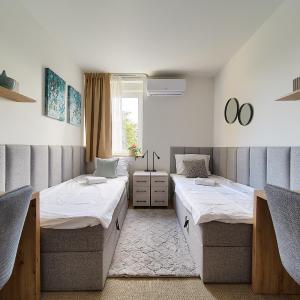 Reja Comfy Elegance Apartment by BookingHost