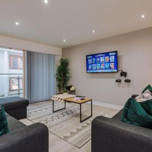 Spacious City Centre 2 Beds 2 baths Sleeps 10