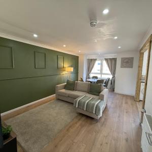 Luxurious 2 bedroom, 8 mins from city centre