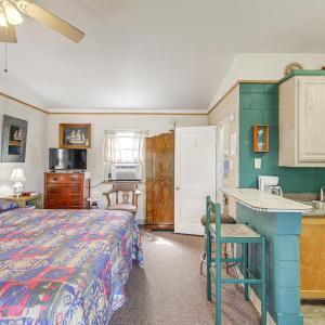 Hike On-Site: Lake Whitney Studio Hideaway