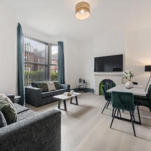 Onslow House - Air Host & Stay - 5 bed, Sleeps 14