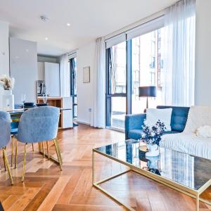 Nine Elms Balcony & Views Modern 2-Bed, 2-Baths