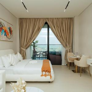 Apt in Trillionaire Residences with Private Jacuzzi