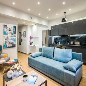 Elegant, Spacious and hitech apt at Koukaki
