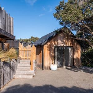Capeviews on Higgins with separate Studio